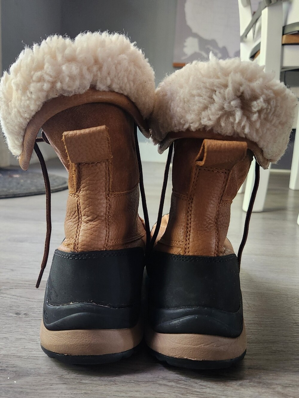 UGG Women's Adirondack III Boot size 10 chestnut shearling waterproof outdoor - Picture 10 of 16